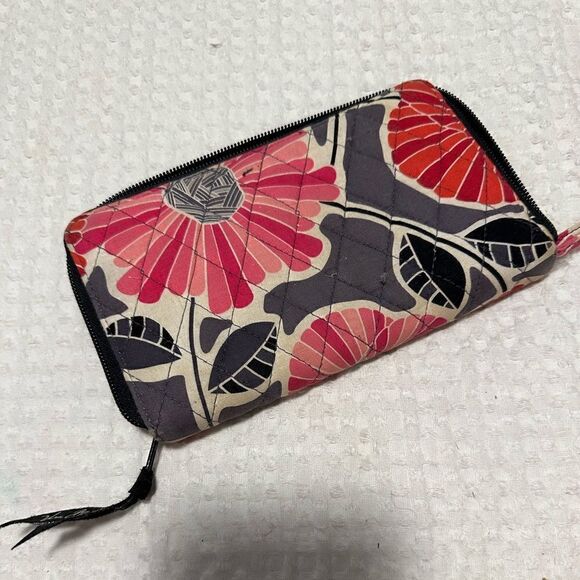Vera Bradley Used Wallet - Picture 1 of 3